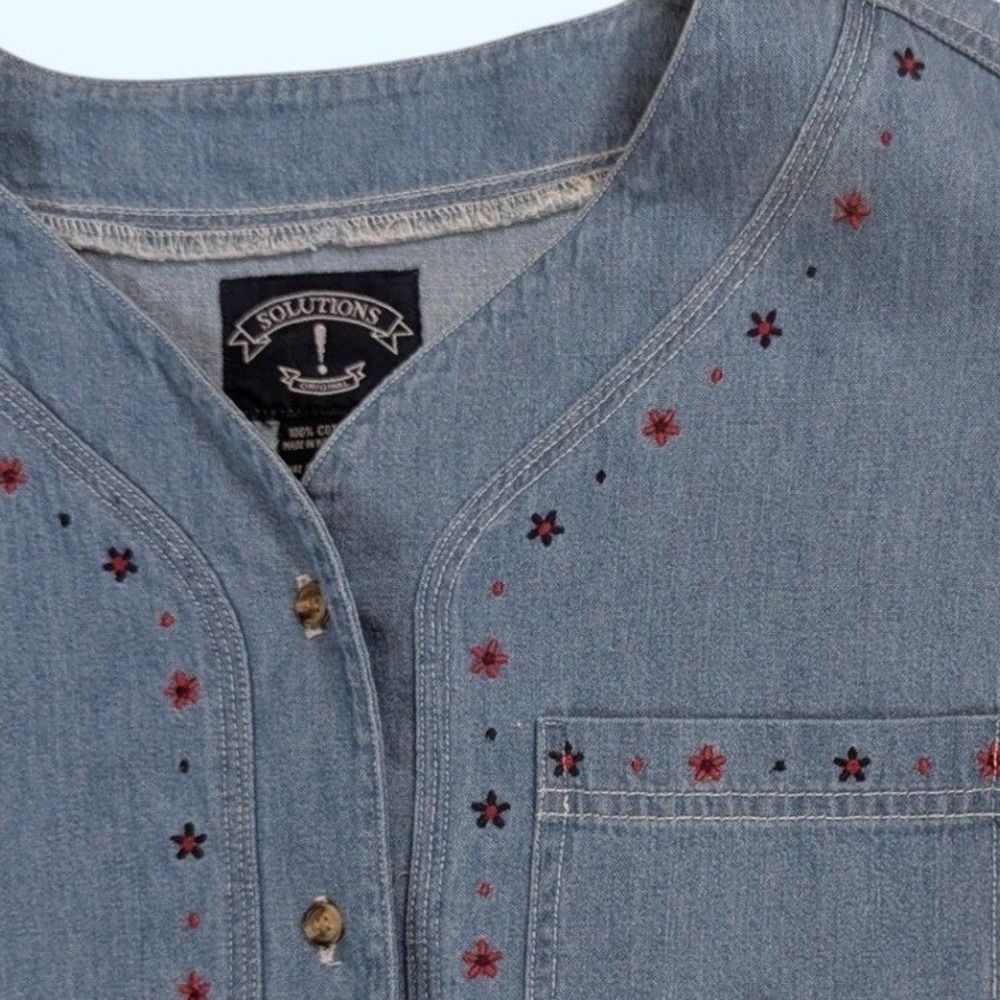 Solutions Original Denim Shirt Womens Small Blue Embroidered Floral Short Sleeve